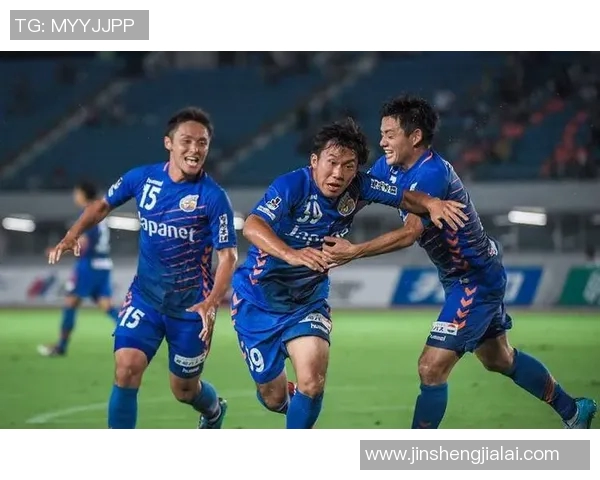 长崎航海与清水鼓动的精彩对决展现足球魅力与团队精神的较量