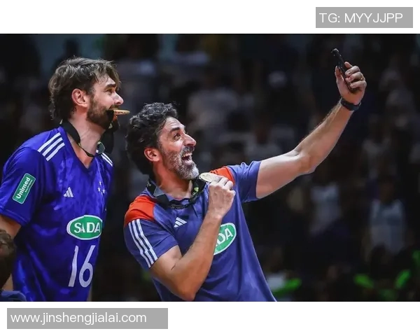 克鲁塞罗与河床精彩对决直播全程回顾与分析