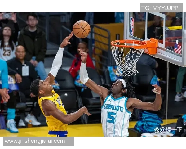 湖人队以25分优势战胜黄蜂队展现强大实力和团队配合 湖人队以25分优势战胜黄蜂队展现强大实力和团队配合